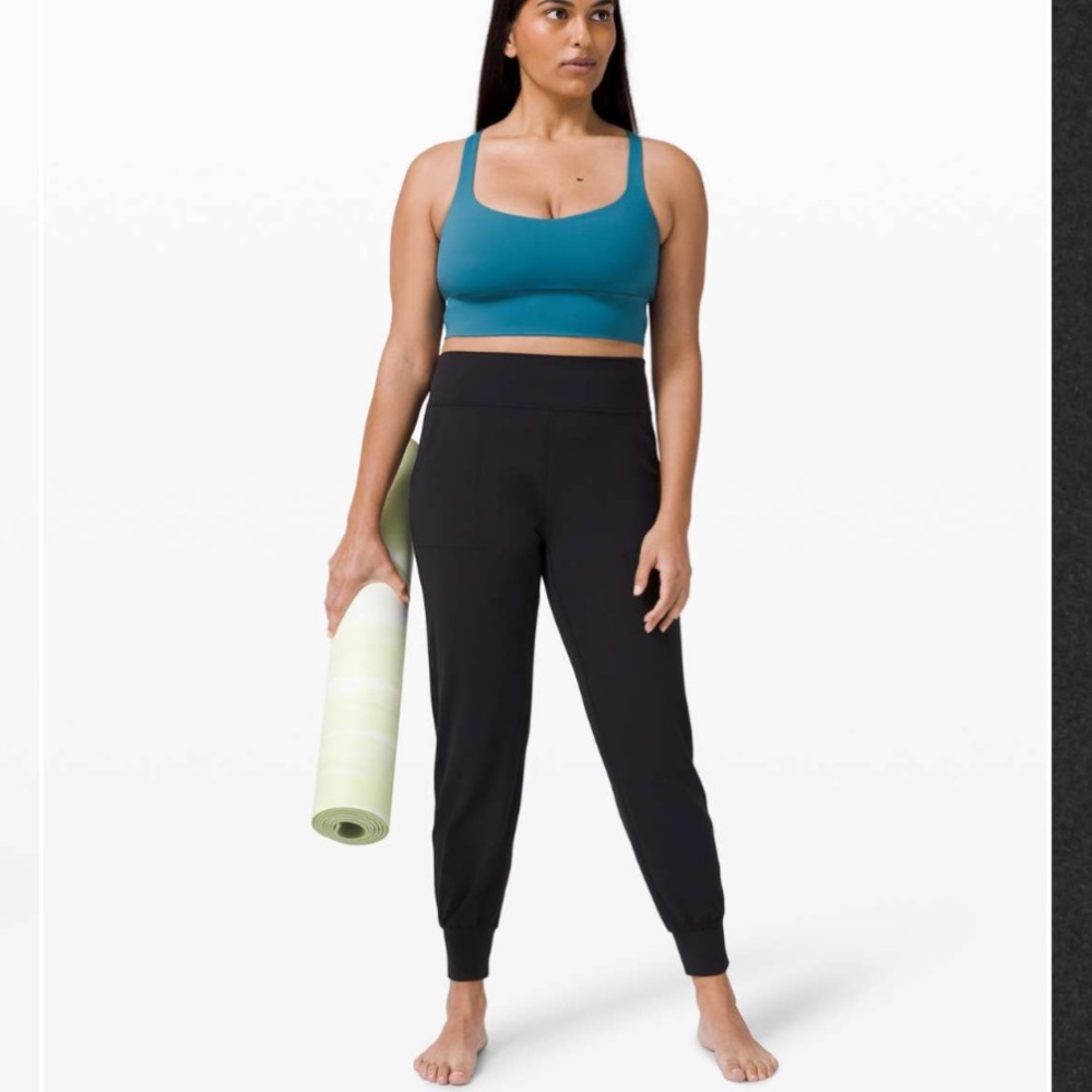 Lululemon Align Jogger 28"
Black